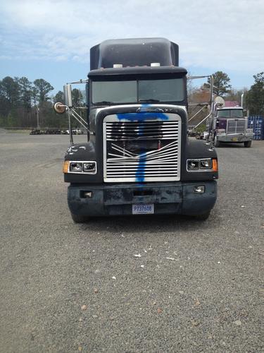 FREIGHTLINER FLD120 TRUCK TRACTOR