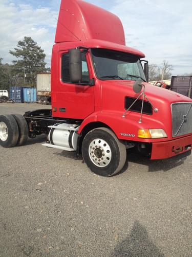 VOLVO VNM 64T TRUCK TRACTOR