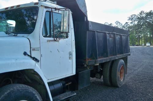 INTERNATIONAL  DUMP TRUCK
