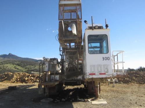 DRILL TECH D40KS CRAWLER TRACTOR DRILL