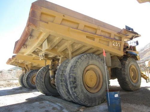 CATERPILLAR 785B MINING HAUL TRUCK