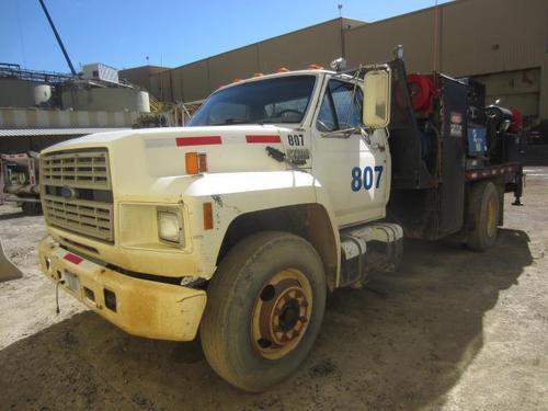 FORD F700 SERVICE TRUCK
