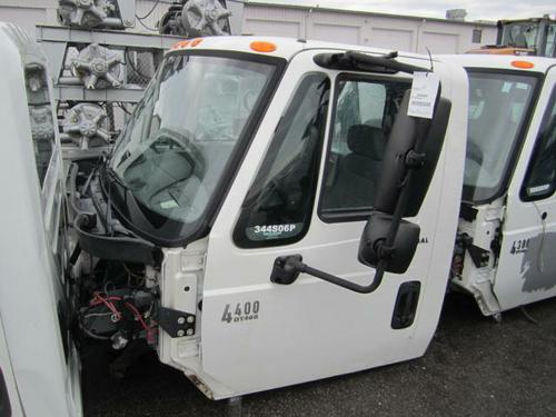 INTERNATIONAL 4400 CAB