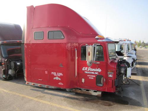 INTERNATIONAL 9200 CAB & SLEEPER