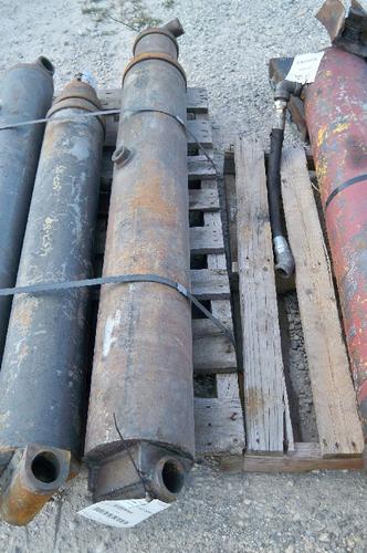   HYDRAULIC CYLINDERS