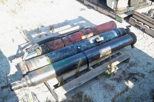   HYDRAULIC CYLINDERS