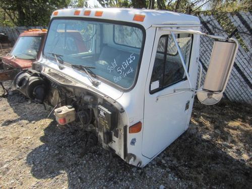 INTERNATIONAL 4700 CAB