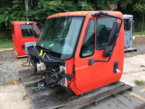 INTERNATIONAL 4200 CAB