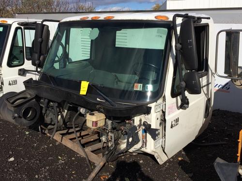 INTERNATIONAL 4200 CAB
