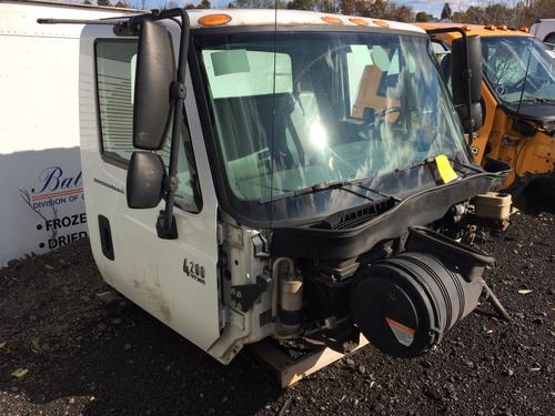INTERNATIONAL 4200 CAB