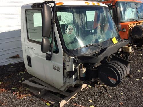 INTERNATIONAL 4200 CAB