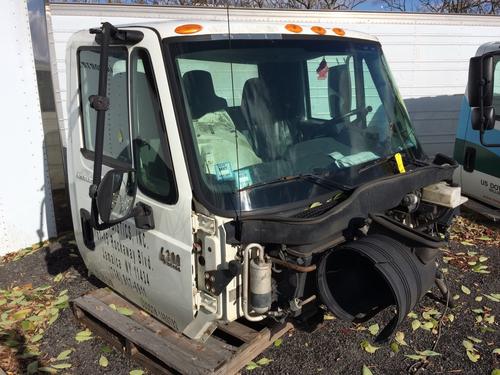INTERNATIONAL 4300 CAB