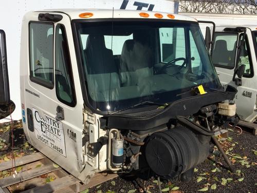 INTERNATIONAL 4300 CAB