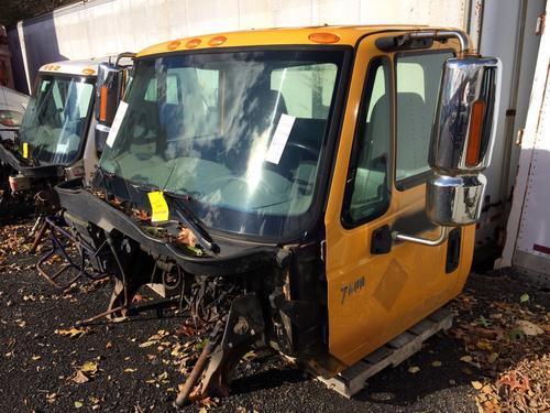 INTERNATIONAL 7600 CAB