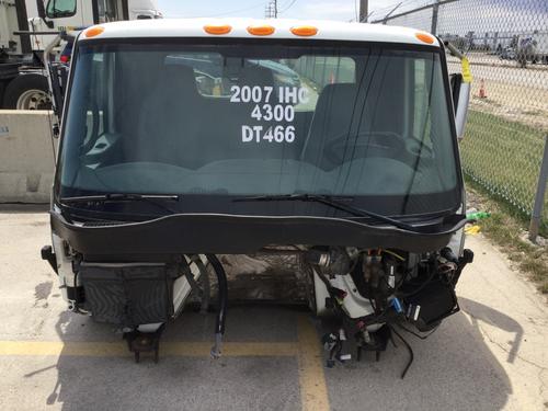 INTERNATIONAL 4300 CAB