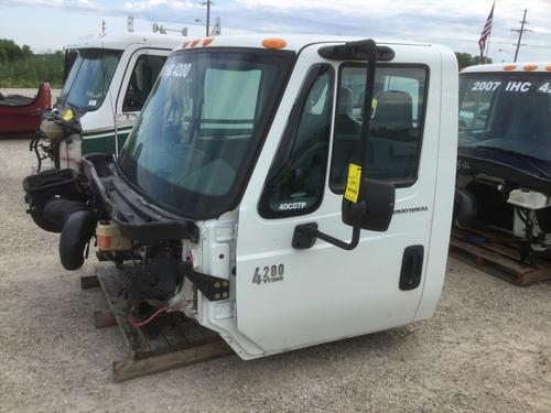 INTERNATIONAL 4200 CAB
