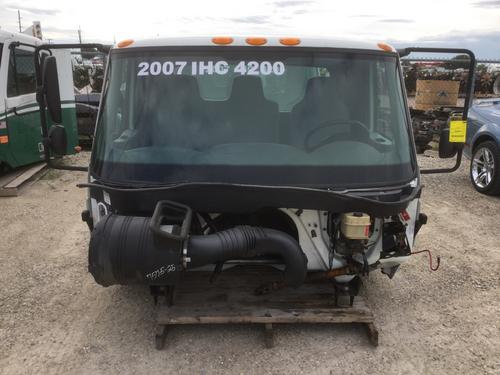 INTERNATIONAL 4200 CAB