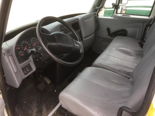 INTERNATIONAL 4200 CAB