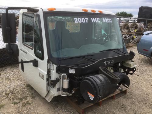 INTERNATIONAL 4200 CAB
