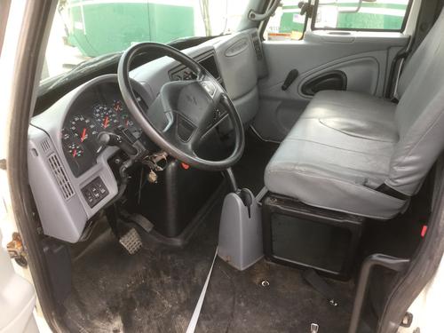 INTERNATIONAL 4200 CAB