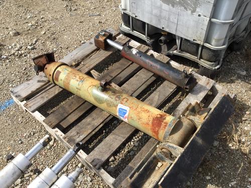   HYDRAULIC CYLINDERS