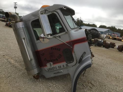 FREIGHTLINER  CAB