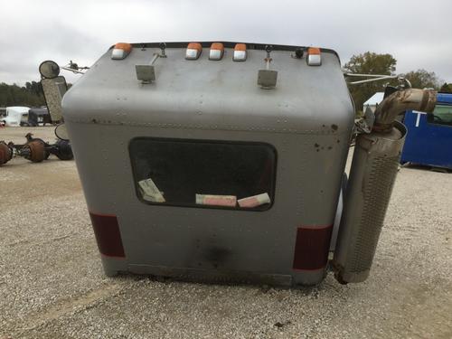 FREIGHTLINER  CAB