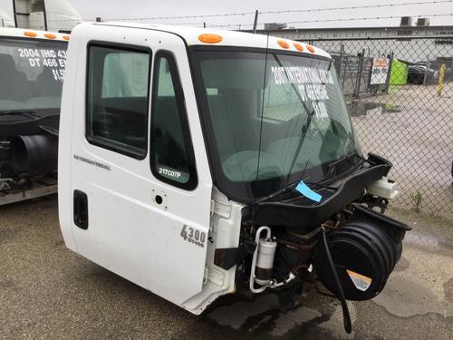 INTERNATIONAL 4300 CAB