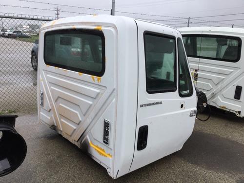 INTERNATIONAL 4300 CAB