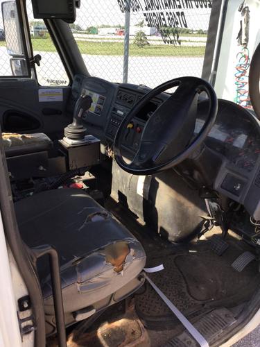 INTERNATIONAL 7400 CAB