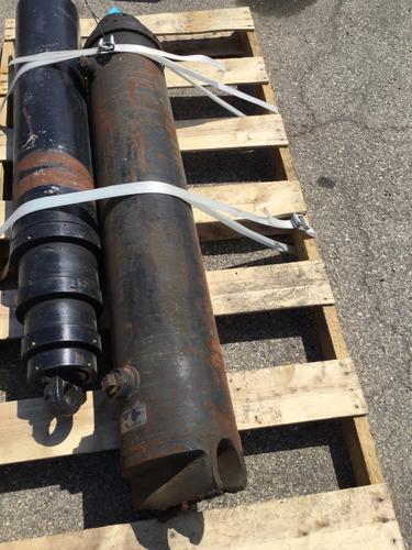   HYDRAULIC CYLINDERS