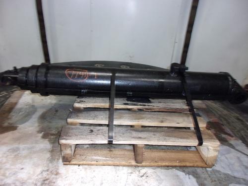   HYDRAULIC CYLINDERS