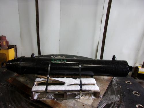   HYDRAULIC CYLINDERS