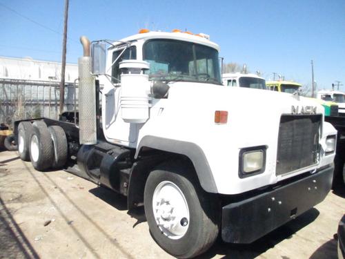 MACK R MODEL Trucks