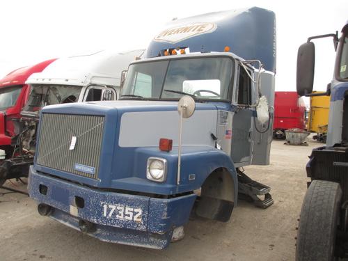 FREIGHTLINER COLUMBIA CAB CLIP