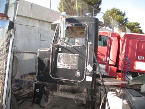 PETERBILT 359 CAB CLIP