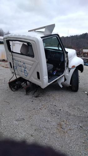 INTERNATIONAL 4300 CAB CLIP