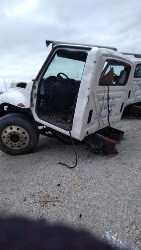 INTERNATIONAL 4300 CAB CLIP