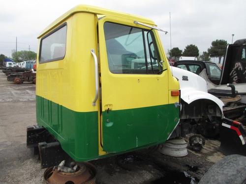 INTERNATIONAL 4700 CAB CLIP
