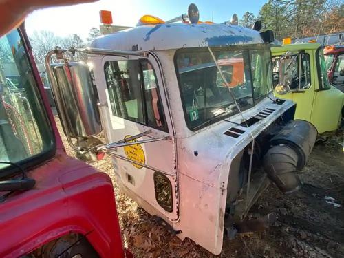 FREIGHTLINER FLD120 CAB