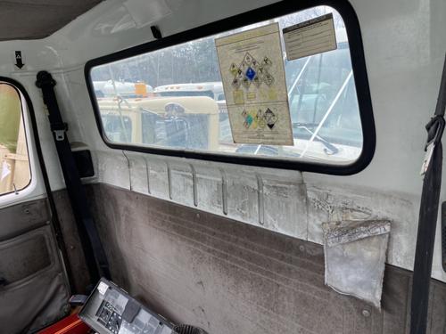 INTERNATIONAL 4900 CAB