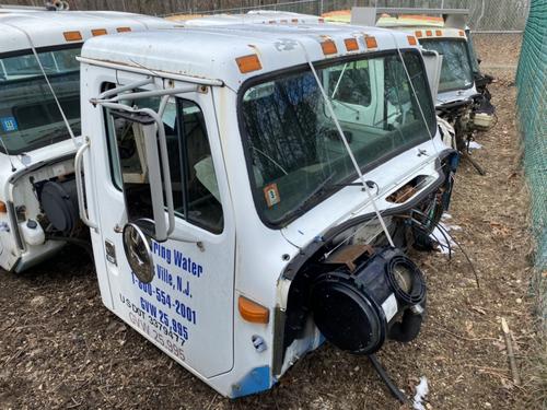 INTERNATIONAL 4700 CAB