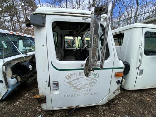 INTERNATIONAL 4900 CAB