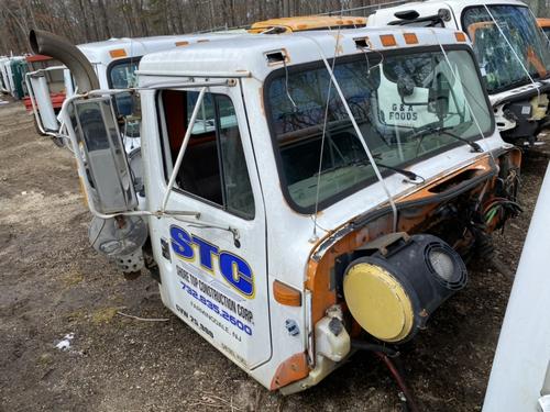 INTERNATIONAL 4900 CAB