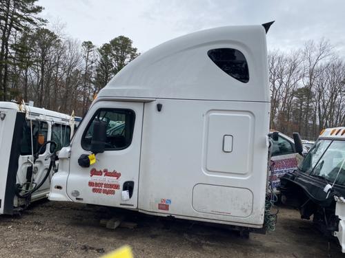 FREIGHTLINER CASCADIA CAB