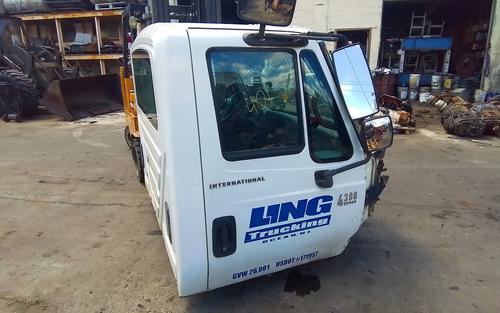 INTERNATIONAL 4300 CAB