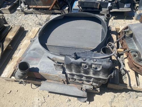 INTERNATIONAL 7600 Radiator