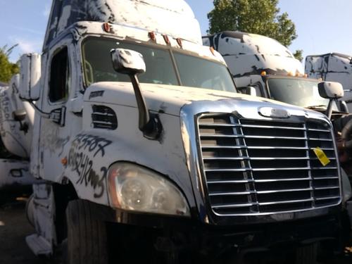 FREIGHTLINER  CAB CLIP