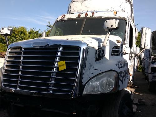 FREIGHTLINER  CAB CLIP