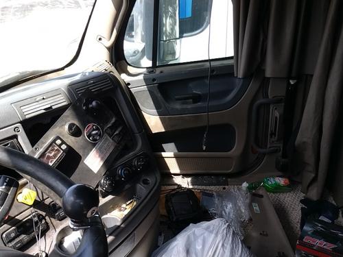 FREIGHTLINER CASCADIA CAB & SLEEPER
